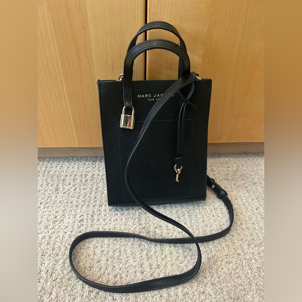 New Marc Jacobs Black Textured Tote with Gold Accents - Picture 3 of 6